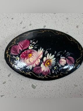 🇷🇺 Vintage Russian Hand-Painted Oval Black Lacquer Brooch Signed Folk Art